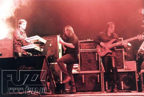 DREAM THEATRE in action: Derek Sherinian, John Petrucci & John Myung
