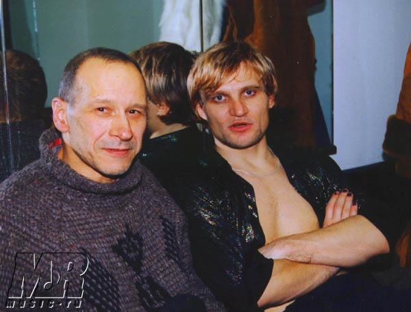 Владимир Чекасин и Олег Скрипка в гримерной после концерта