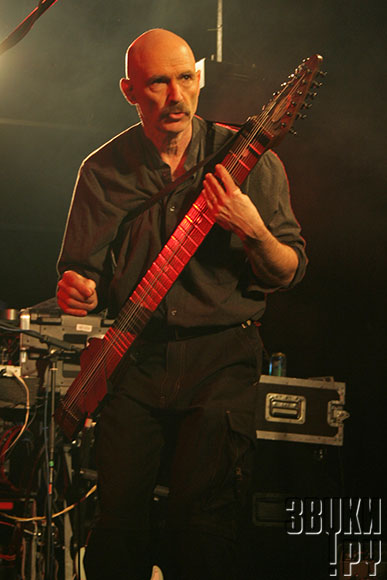 Tony Levin в Б2