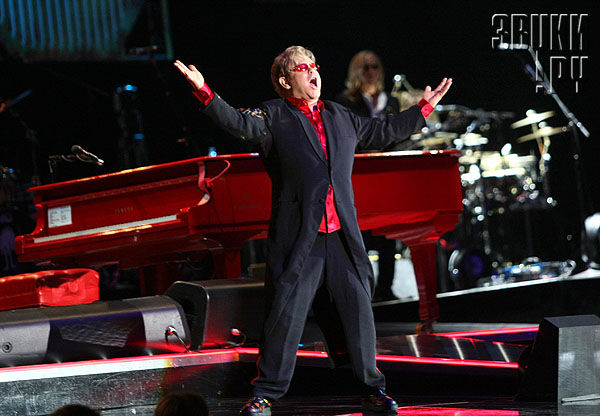 Elton - "Red Piano"