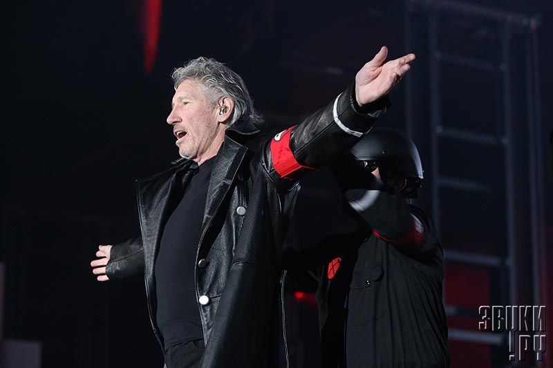 Roger Waters with WALL tour