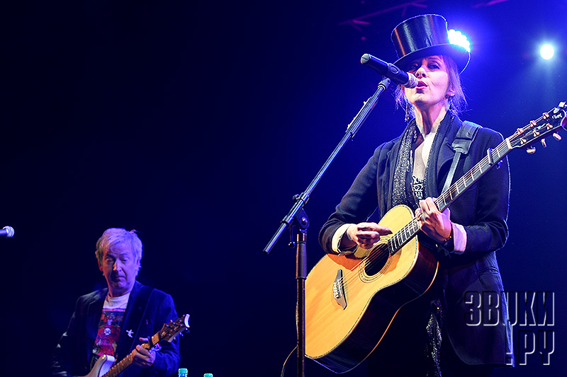 Suzanne VEGA