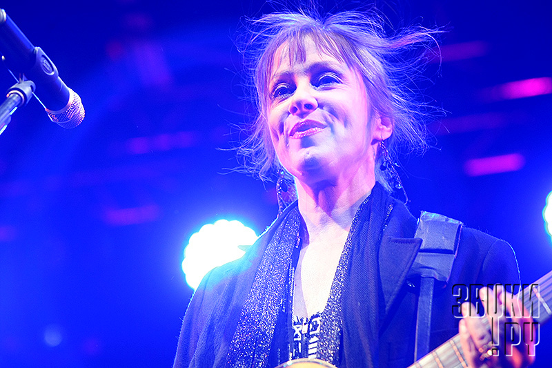 Suzanne VEGA