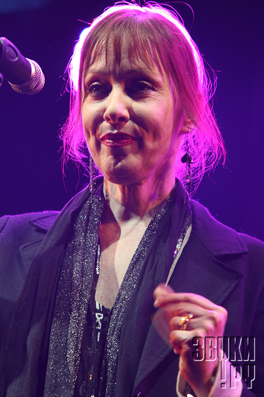 Suzanne VEGA